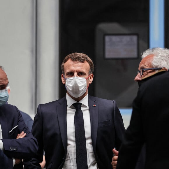 Le président français Emmanuel Macron lors d'une visite à l'usine du constructeur ferroviaire CAF à Bagnères-de-Bigorre, dans le sud-ouest de la France, le 16 juillet 2021. Macron est en visite de deux jours dans le sud-ouest de la France, notamment pour assister aux étapes de la 108e édition du Tour de France cycliste. © Thibault Moritz/Pool/Bestimage 