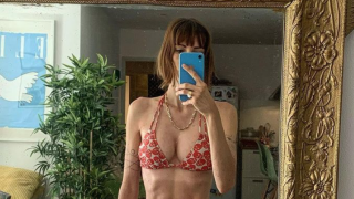 Alexandra Rosenfeld : Topless à la plage, Chloé Mortaud sous le charme
