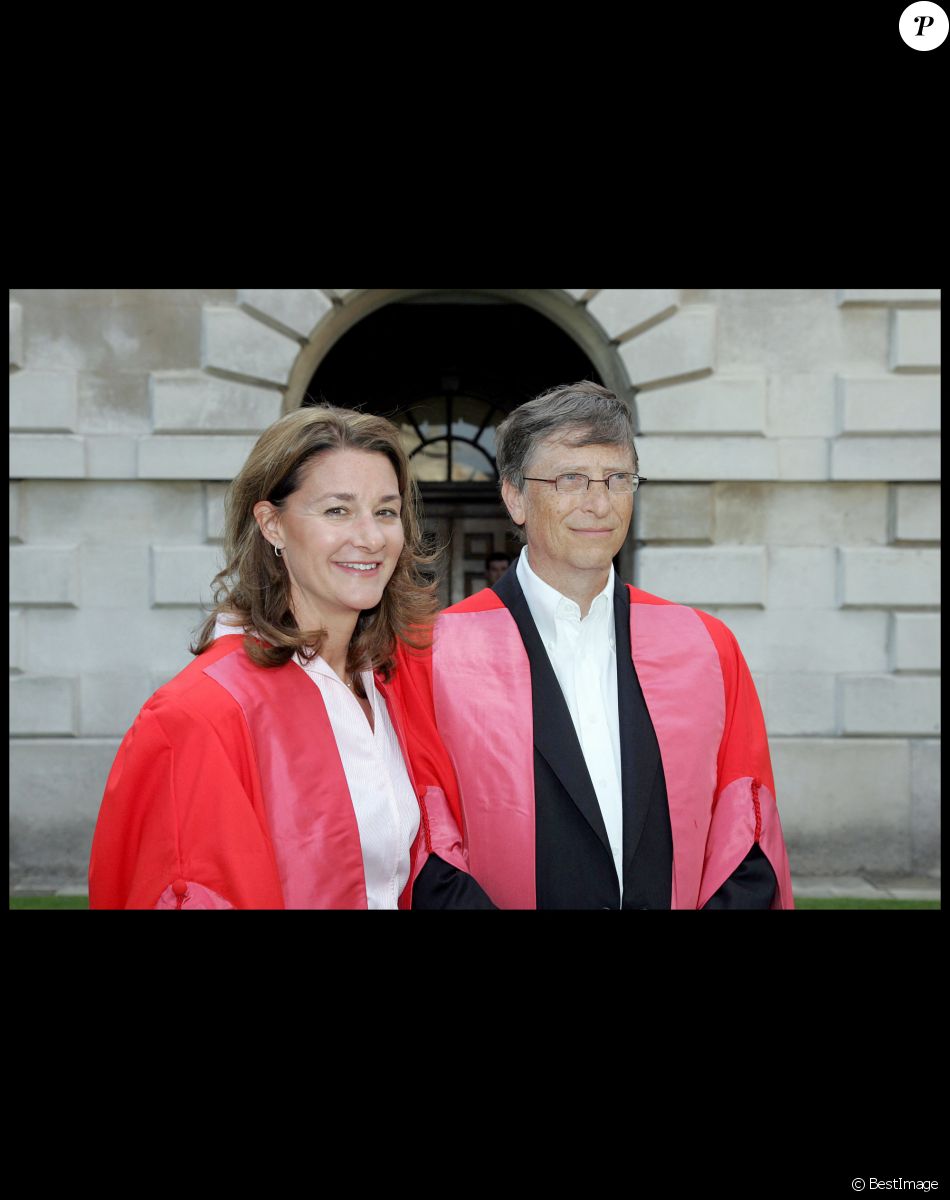 Bill Gates et sa femme Melinda à l'université de Cambrige.