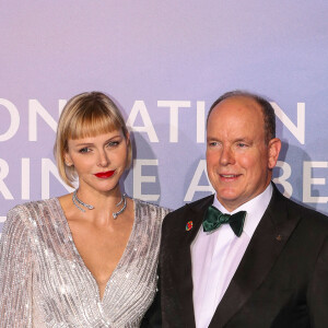 Le prince Albert II de Monaco et la princesse Charlène (bijoux Repossi) lors du photocall du gala "Monte-Carlo Gala for Planetary Health" organisé par la Fondation Prince Albert II de Monaco le 24 septembre 2020. © Jean-Charles Vinaj / Pool Monaco / Bestimage