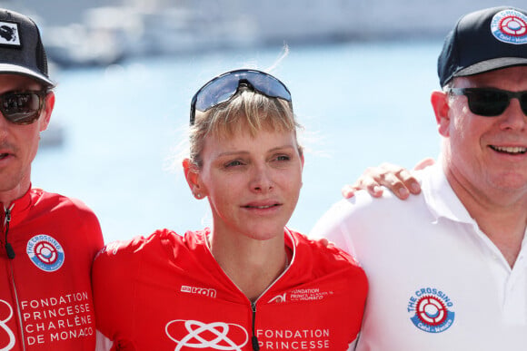 La princesse Charlène de Monaco et le prince Albert II de Monaco - La famille princière de Monaco à l'arrivée de la 3ème édition de la course "The Crossing : Calvi-Monaco Water Bike Challenge". Ce défi caritatif organisé par la Fondation Princesse Charlène se déroule les 12 et 13 septembre. © Jean-Charles Vinaj/Pool Monaco/Bestimage