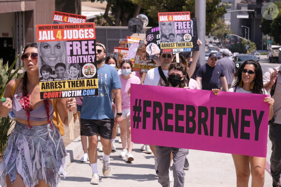 Des supporters de Britney Spears devant le tribunal Stanley Mosk à Los Angeles, le 14 juillet 2021.