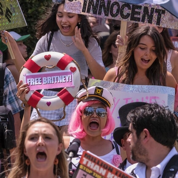 Des supporters de Britney Spears devant le tribunal Stanley Mosk à Los Angeles, le 14 juillet 2021.