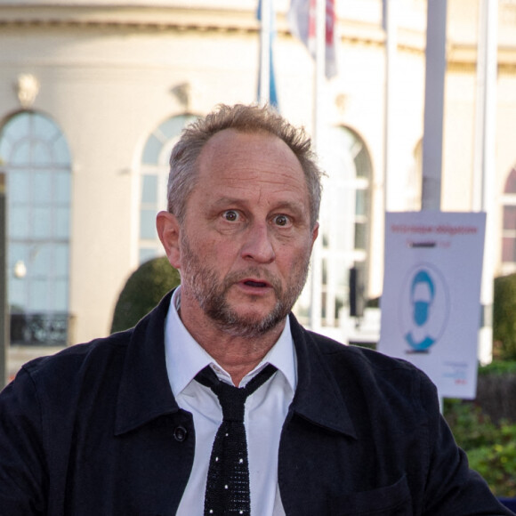 Benoît Poelvoorde à la première de "Comment je suis devenu un super-héros" lors de la clôture du 46ème Festival du Cinéma Américain de Deauville, le 12 septembre 2020. © Olivier Borde/Bestimage 