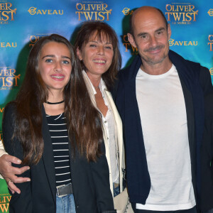 Bernard Campan, sa femme Anne Campan et leurs filles Nina Campan et Loan Campan - Première de la comedie musicale "Oliver Twist la Musicale" à la salle Gaveau à Paris, France, le 26 septembre 2016. © Giancarlo Gorassini/Bestimage