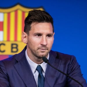 Lionel Messi annonce son départ du FC Barcelone lors d'une conférence de presse au Camp Nou. Barcelone, le 8 août 2021. © Marc Gonzalez Aloma/AFP7 via Zuma Press/Bestimage