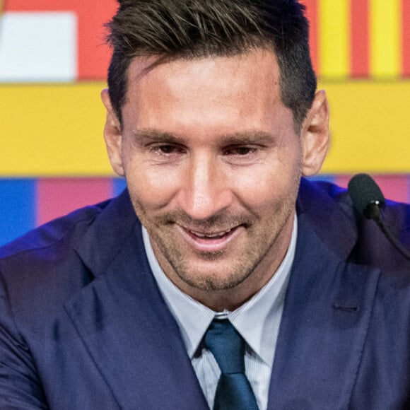 Lionel Messi annonce son départ du FC Barcelone lors d'une conférence de presse au Camp Nou. Barcelone, le 8 août 2021. © Marc Gonzalez Aloma/AFP7 via Zuma Press/Bestimage