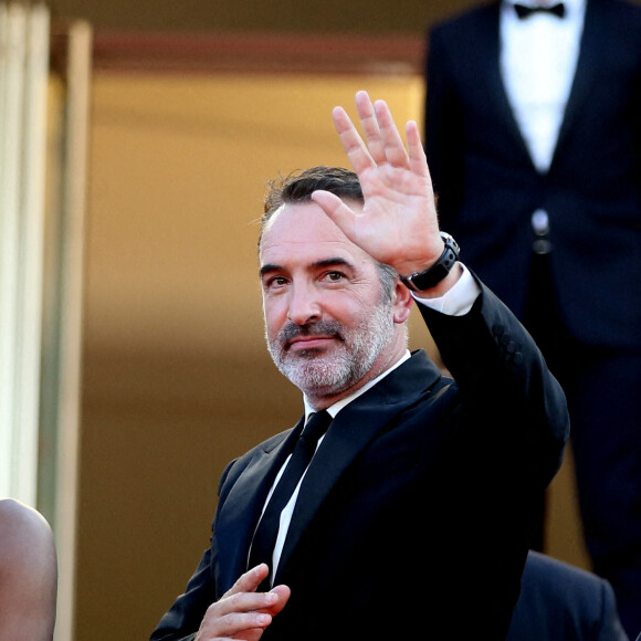 Jean Dujardin - Montée des marches du film " OSS 117 : Alerte rouge en Afrique Noire " lors du 74ème Festival International du Film de Cannes. Le 17 juillet 2021 © Borde-Jacovides-Moreau / Bestimage