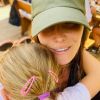 Carla Bruni : Tendres câlins avec sa fille Giulia et virée champêtre