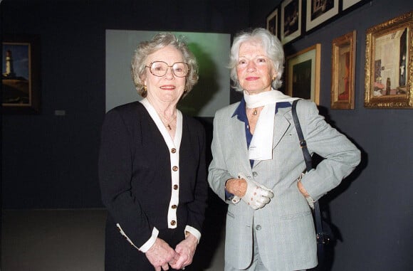 Patricia Hitchcock et Brigitte Auber à l'exposition "Hitchcock et l'Art" à Paris, en 2001.