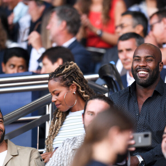 Tarek Boudali, Teddy Riner et sa compagne Luthna Plocus - Match de football en ligue 1 Uber Eats : Le PSG (Paris Saint-Germain) remporte la victoire 4-2 contre Strasbourg au Parc des Princes le 14 août 2021. © Philippe Lecoeur / Panoramic / Bestimage 
