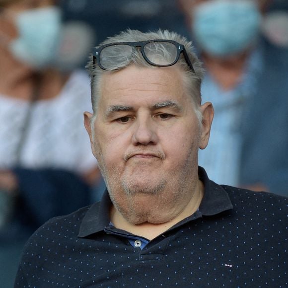 Pierre Ménès - People dans les tribunes - Match de football en ligue 1 Uber Eats : Le PSG (Paris Saint-Germain) remporte la victoire 4-2 contre Strasbourg au Parc des Princes le 14 août 2021. © Federico Pestellini / Panoramic / Bestimage 