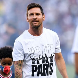 CEREMONIE - HOMMAGE - PRESENTATION DES NOUVELLES RECRUES DU PSG - 30 LIONEL LEO MESSI (PSG) - Présentation des joueurs - Match de football en ligue 1 Uber Eats : Le PSG (Paris Saint-Germain) remporte la victoire 4-2 contre Strasbourg au Parc des Princes le 14 août 2021. © Philippe Lecoeur / Panoramic / Bestimage 