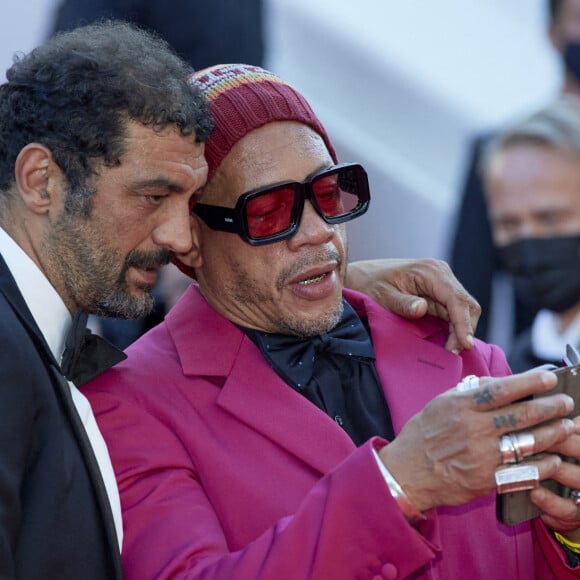 Ramzy Bedia, JoeyStarr - Montée des marches du film "De son vivant' lors du 74e Festival International du Film de Cannes. Le 10 juillet 2021. © Borde-Jacovides-Moreau / Bestimage