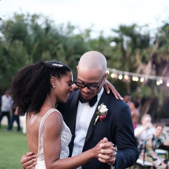 Kelly McCreary et son mari Pete Chatmon le jour de leur mariage, célébré en 2019. Sur Instagram, mai 2021.