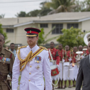 Le prince Harry, duc de Sussex dépose une couronne de fleurs au "Fiji War Memorial" lors de sa tournée officielle aux îles Fidji, le 24 octobre 2018.