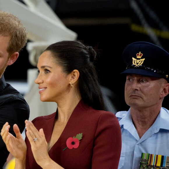 Le prince Harry, duc de Sussex, et Meghan Markle, duchesse de Sussex, enceinte, assistent à la cérémonie de clôture des Invictus Games 2018 à Sydney, le 27 octobre 2018.