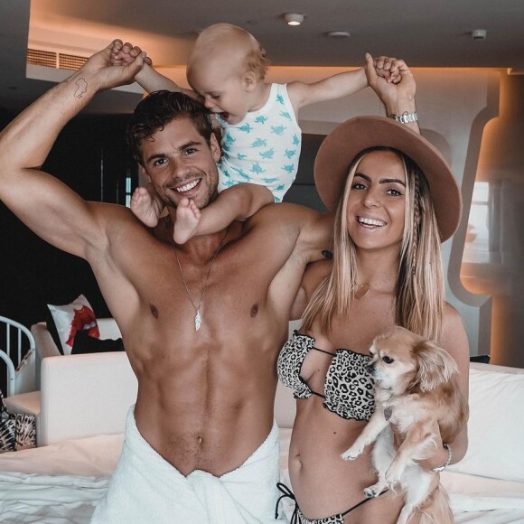 Hillary (Mamans & Célèbres) révèle que son fils Milo s'est blessé en vacances à Mykonos.