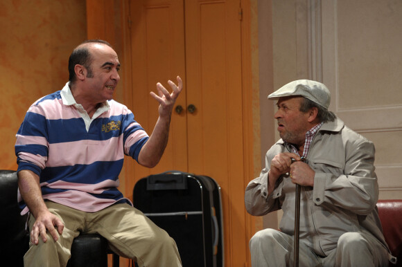 Roland Marquisio et Thierry Liagre dans la pièce "Chat et Souris" au Théâtre de la Michodière à Paris en 2009.