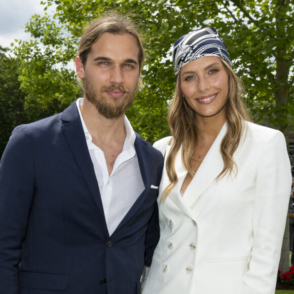 Camille Cerf et son compagnon Théo Fleury s'affichent amoureux en Corse. © Pierre Perusseau/Bestimage 