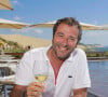 Bernard Montiel, présentateur et animateur radio pose sur la terrasse du restaurant "La Corniche" en dégustant un verre de vin blanc du château Smith Au Lafitte et quelques huïtres. © Thibaud Moritz / Bestimage