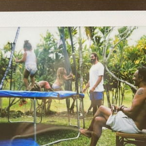 Yannich Noah, son fils Joakim Noah et ses petits-enfants en vacances à Hawaï. Story Instagram du 18 août 2021.