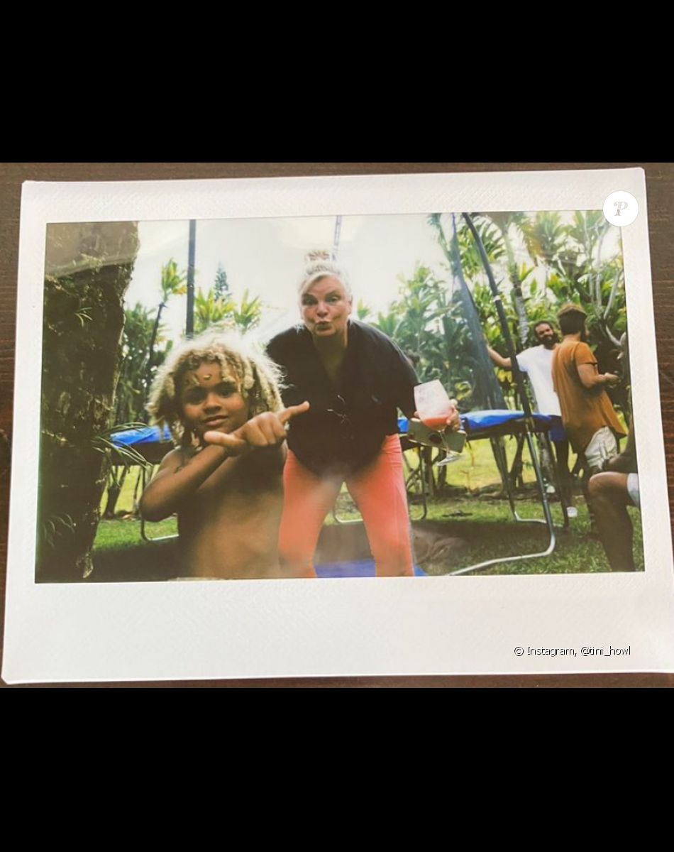 Cécilia Rhode, ex-épouse de Yannick Noah, et son petit-fils Nohea en vacances à Hawaï. Story Instagram du 18 août 2021.