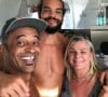 Yannick Noah poursuit ses vacances de rêve ! Il séjourne à Hawaï avec son épouse Cecilia Rodhe, leurs deux enfants Joakim et Yelena, et leurs petits-enfants.