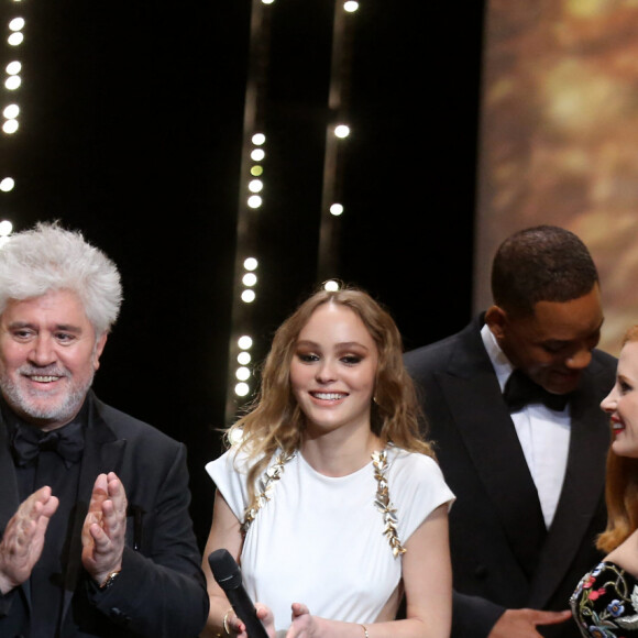 Monica Bellucci, le président du jury Pedro Almodovar, Lily-Rose Depp, Will Smith, Jessica Chastain (bijoux Piaget) et Gabriel Yared - Cérémonie d'ouverture du 70ème Festival International du Film de Cannes. Le 17 mai 2017 © Borde-Jacovides-Moreau / Bestimage