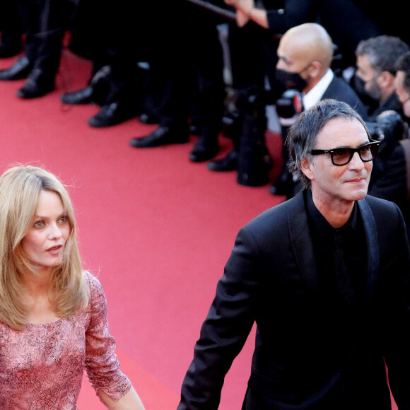 Vanessa Paradis, Samuel Benchetrit (réalisateur) - Montée des marches du film " De son vivant " lors du 74ème Festival International du Film de Cannes. Le 10 juillet 2021 © Borde-Jacovides-Moreau / Bestimage