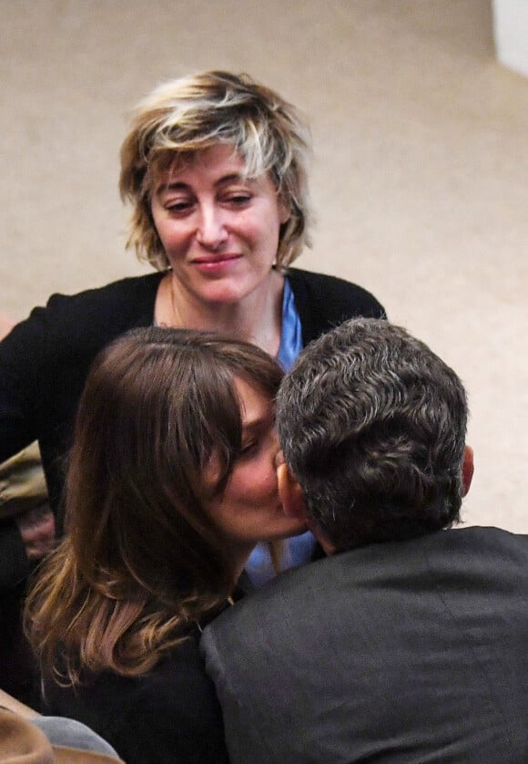Exclusif - Nicolas Sarkozy et sa femme Carla Bruni s'embrassent lors de la présentation du nouveau livre de Marisa Bruni Tedeschi "Mes chères filles, je vais vous raconter" à Turin en Italie le 6 mars 2017.