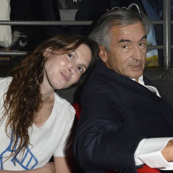 Justine Lévy et son père Bernard-Henri Lévy - People assistent au concert de Arielle Dombasle à la Cigale à Paris le 4 novembre 2015. © Guirec Coadic / Bestimage 