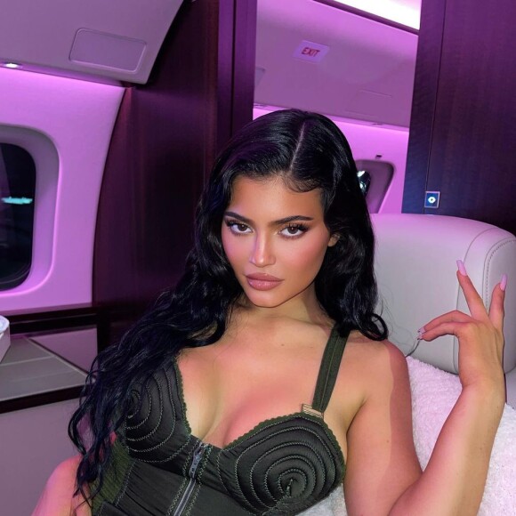 Travis Scott infidèle à Kylie Jenner ? Dita Istrefi balance sur Instagram.