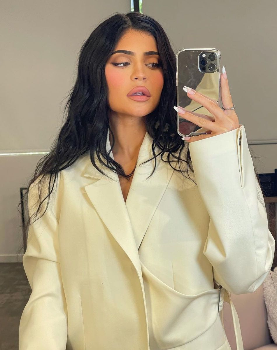 Travis Scott infidèle à Kylie Jenner ? Dita Istrefi balance sur Instagram.