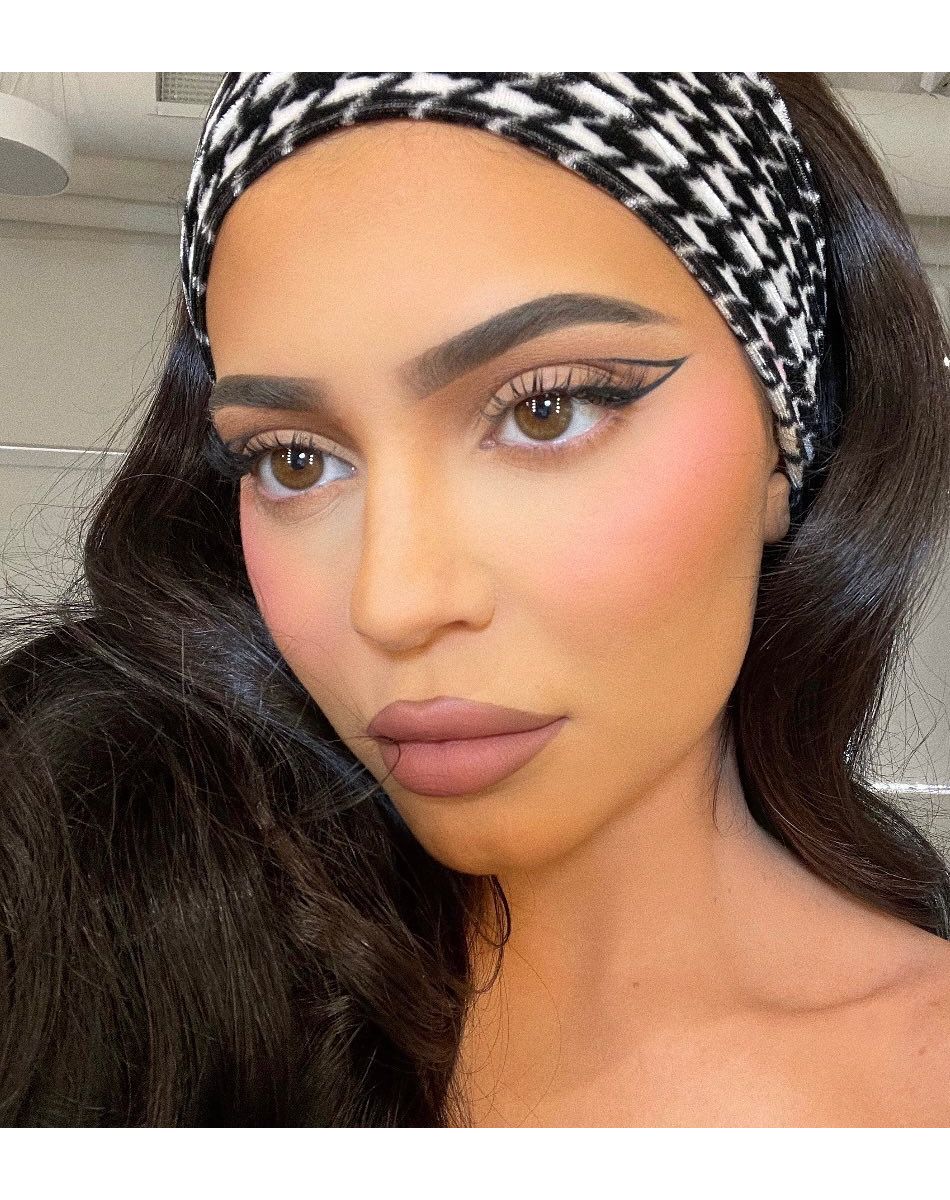 Travis Scott infidèle à Kylie Jenner ? Dita Istrefi balance sur Instagram.