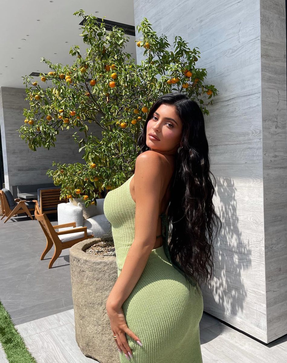 Travis Scott infidèle à Kylie Jenner ? Dita Istrefi balance sur Instagram.