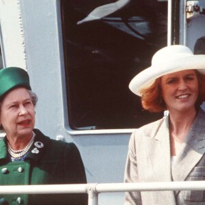 Le prince Andrew et son épouse Sarah Ferguson avec la reine Elizabeth en 1991.