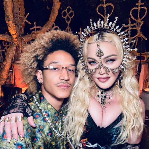 Madonna a fêté ses 63 ans avec son chéri Ahlamalik, 27 ans et ses six enfants.