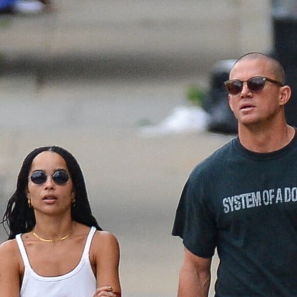 Channing Tatum et sa supposée compagne Zoe Kravitz retrouvent un ami pour aller déjeuner à New York chez Alfresco le 28 Août 2021