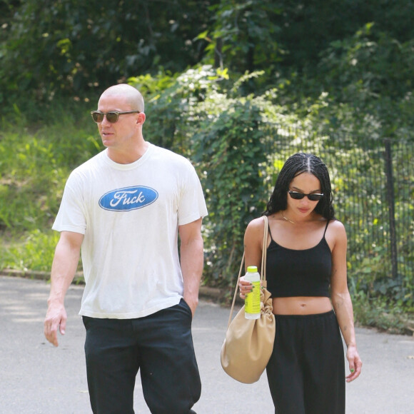 Exclusif - Channing Tatum et sa supposée compagne Zoe Kravitz se promènent avec un ami dans un parc à New York le 28 Août 2021