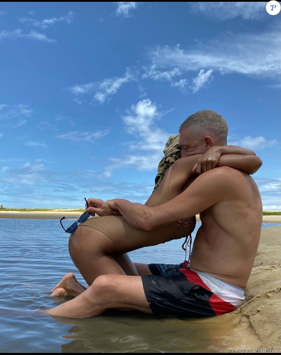 Tina Kunakey et Vincent Cassel fêtent leurs trois ans de mariage sur Instagram, le 24 août 2021.