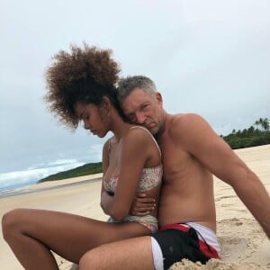 Tina Kunakey et Vincent Cassel fêtent leurs trois ans de mariage sur Instagram, le 24 août 2021.