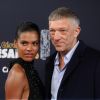 Vincent Cassel et Tina Kunakey collés serrés : nouvelles photos de couple dans un décor inédit