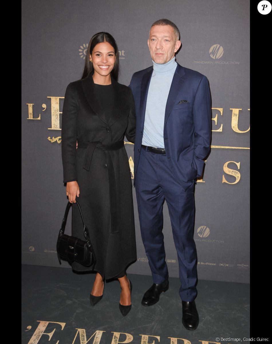Vincent Cassel et sa femme Tina Kunakey à l'avant-première du film policier "L'Empereur de Paris" au cinéma Gaumont-Opéra à Paris, France, le 10 décembre 2018. © Coadic Guirec/Bestimage