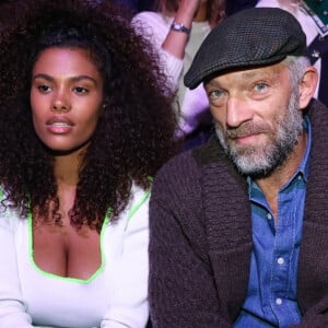 Vincent Cassel et sa femme Tina Kunakey - People lors du "Etam Live Show 2018" aux Beaux-Arts à Paris, le 25 septembre 2018. © Veeren/Moreau/Bestimage