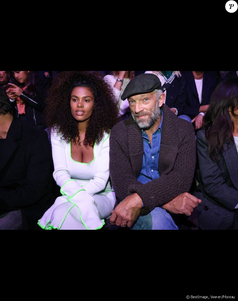 Vincent Cassel et sa femme Tina Kunakey - People lors du "Etam Live Show 2018" aux Beaux-Arts à Paris, le 25 septembre 2018. © Veeren/Moreau/Bestimage
