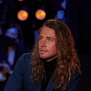 Exclusif - Julien Doré - Enregistrement de l'émission "Allez viens je t'emmène...Au Music Hall" au Studio Gabriel à Paris, qui sera diffusée le 28 mai sur France 3. Le 6 avril 2021 © Cyril Moreau / Bestimage