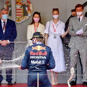 Alexandra de Hanovre, Pierre Casiraghi, sa femme Beatrice Borromeo,Louis Ducruet, le prince Albert II de Monaco, Max Verstappen, Carlos Sainz - Podium du 78ème Grand Prix de F1 de Monaco le 23 mai 2021. Bruno Bebert/Bestimage