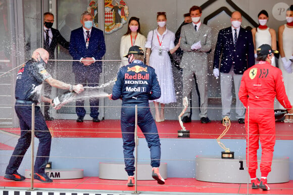 Alexandra de Hanovre, Pierre Casiraghi, sa femme Beatrice Borromeo,Louis Ducruet, le prince Albert II de Monaco, Max Verstappen, Carlos Sainz - Podium du 78ème Grand Prix de F1 de Monaco le 23 mai 2021. Bruno Bebert/Bestimage