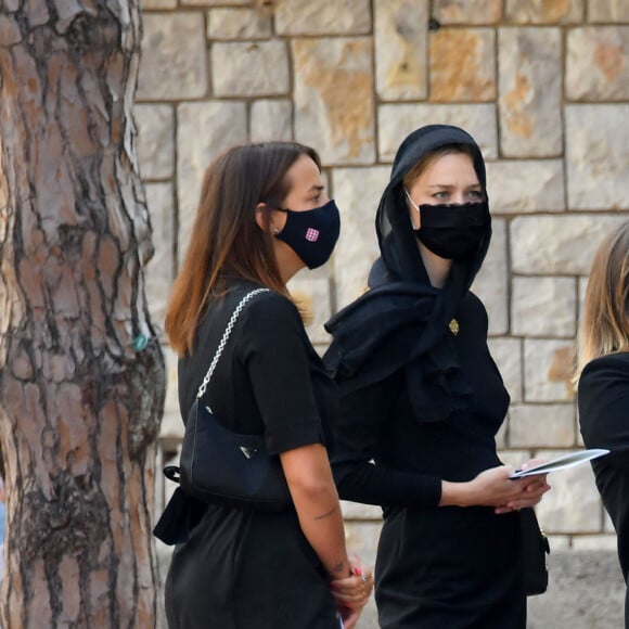 Pauline Ducruet, Beatrice Borromeo, Camille Gottlieb - Obsèques de la baronne Elizabeth-Ann de Massy (Elisabeth Anne), cousine du prince Albert II en la cathédrale Notre-Dame-Immaculée de Monaco le 17 juin 2020. © Bruno Bebert / Bestimage